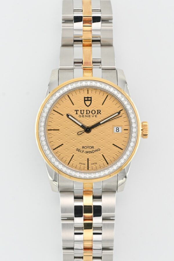 Tudor Glamour Date